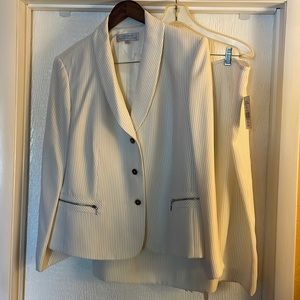 NWT Tahari White Pinstripe Skirt Suit 18W